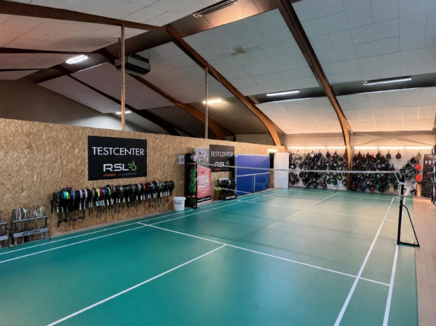 Billedet af testbanen i den gamle butik, på et badmintongulv